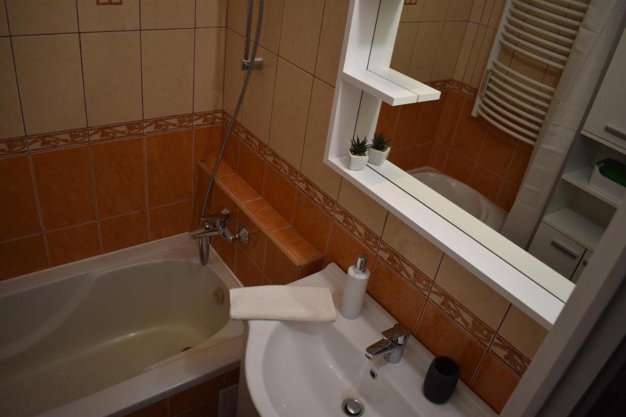 Frézia Apartman Makó Esterno foto