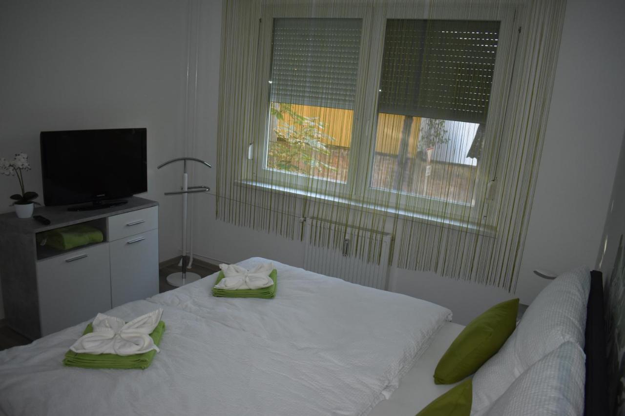 Frézia Apartman Makó Esterno foto