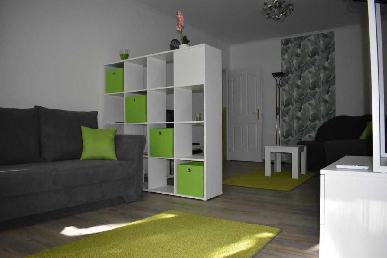 Frézia Apartman Makó Esterno foto
